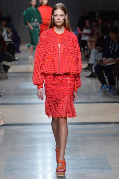 Look 3